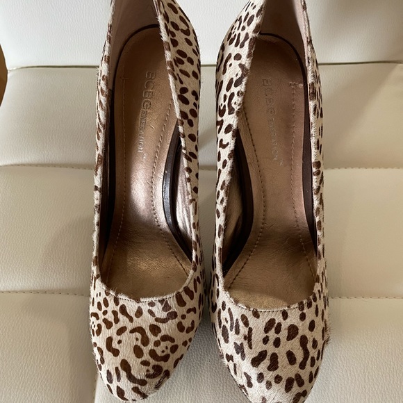 BCBGENERATION Tina Pony Hair Platform - Picture 2 of 6